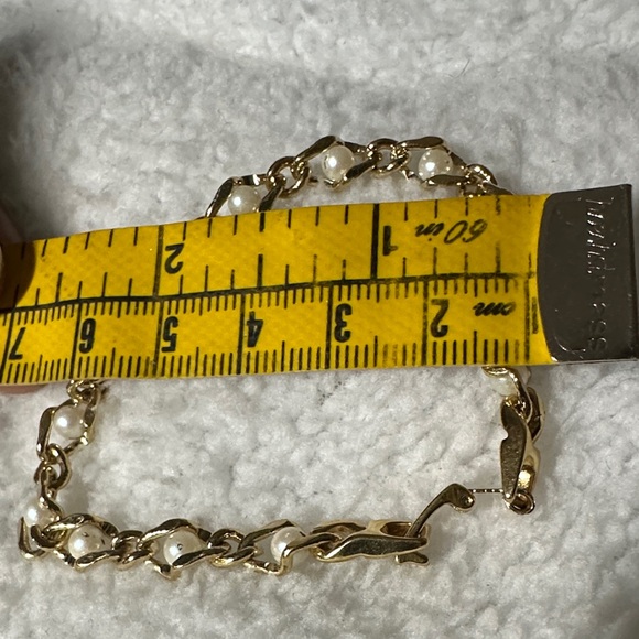 Vintage Gold toned chain link Pearl Bracelet - Picture 7 of 15